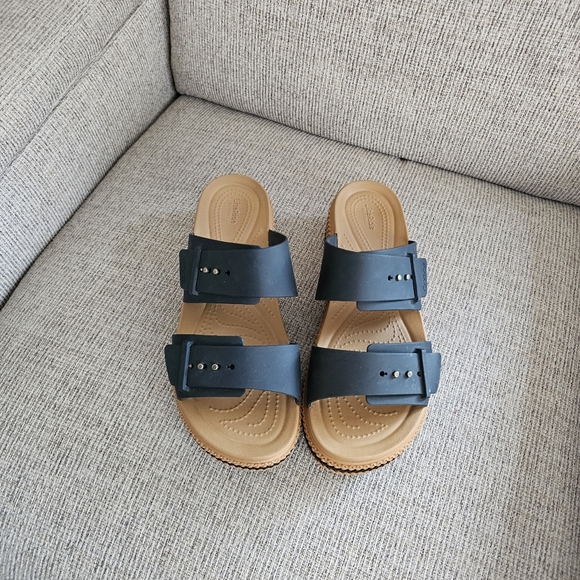 Crocs Women's Brooklyn Buckle Wrap Platform Sandal - Picture 4 of 7